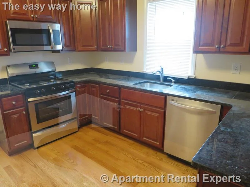 217 Willow Ave, Davis Square