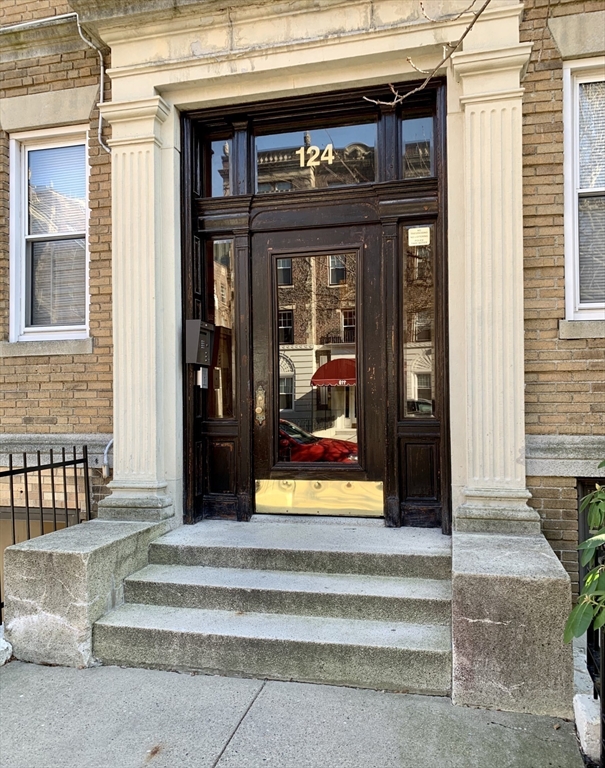 124 Peterborough St, Fenway