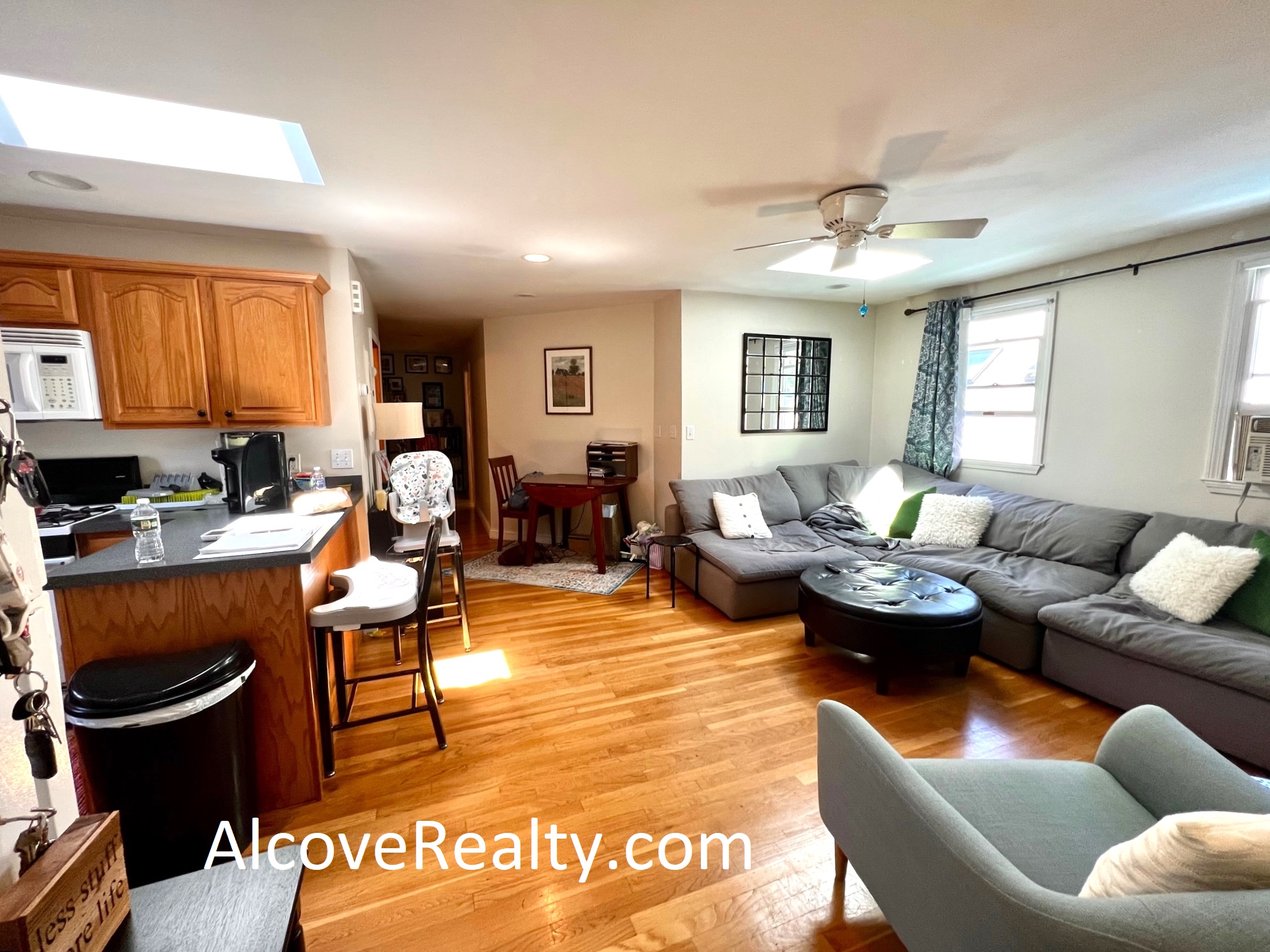 24 Burnham St, Tufts