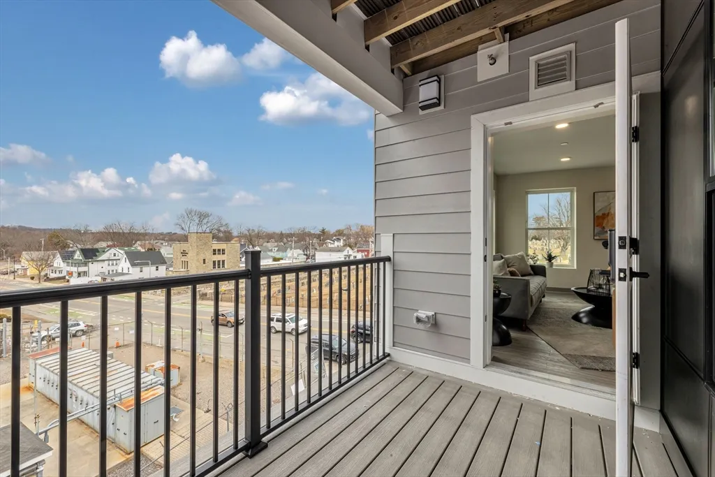 375 Cummins Highway, Roslindale