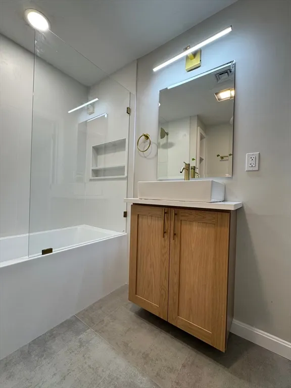 91 Bolton St, South Boston