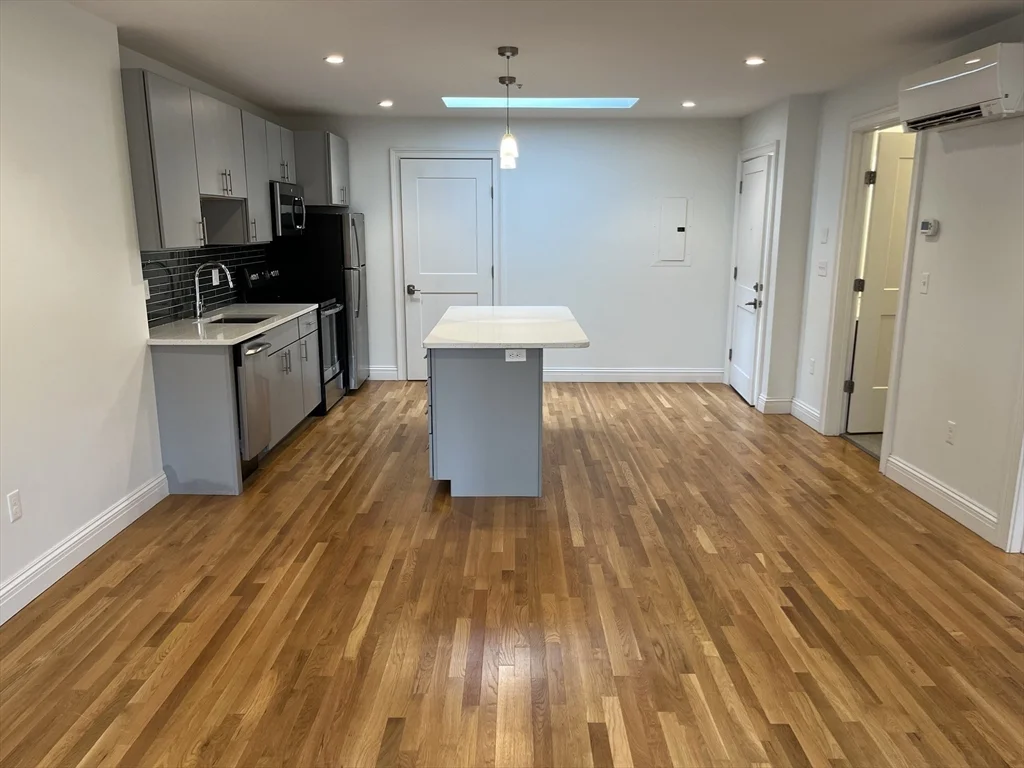 166 Newbury St, Back Bay