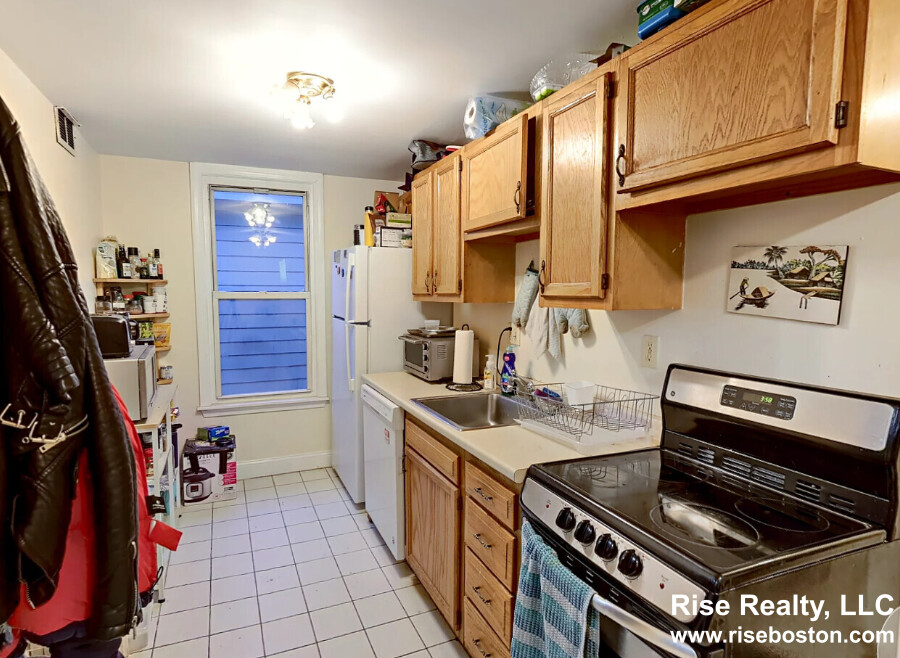 214 Freeman St, North Brookline