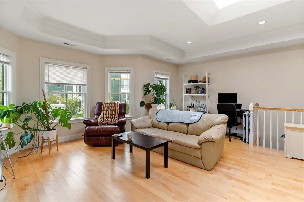 9 Sheridan, Neighborhood Nine