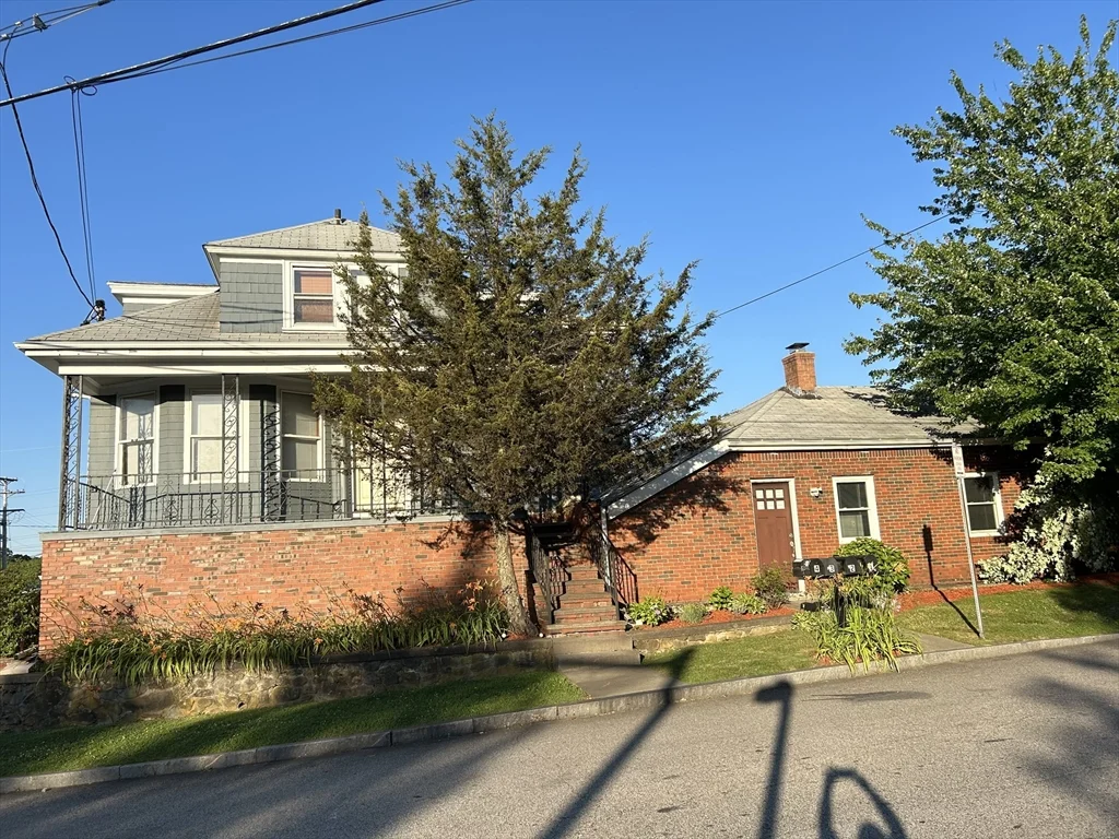 569 Winthrop St, Rehoboth