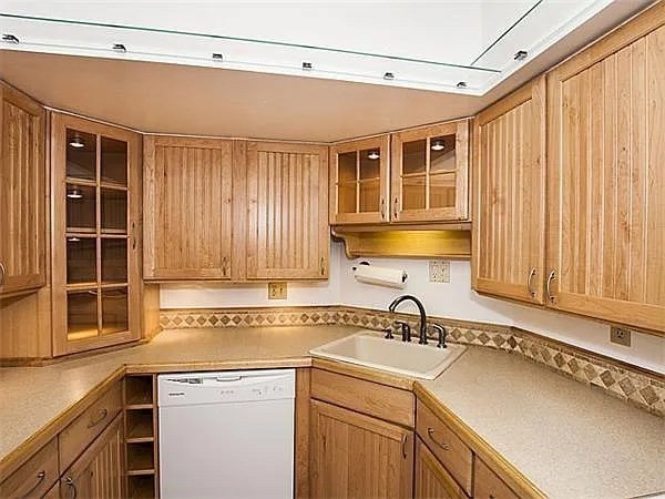 125 Pleasant St, North Brookline