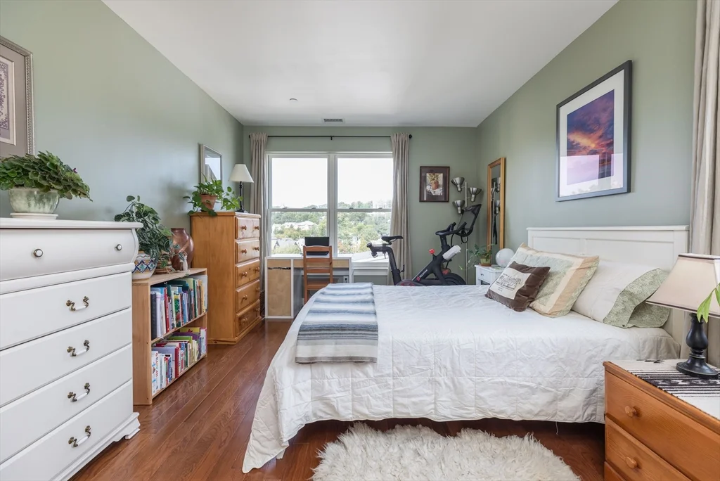 327 Centre St, Jamaica Plain