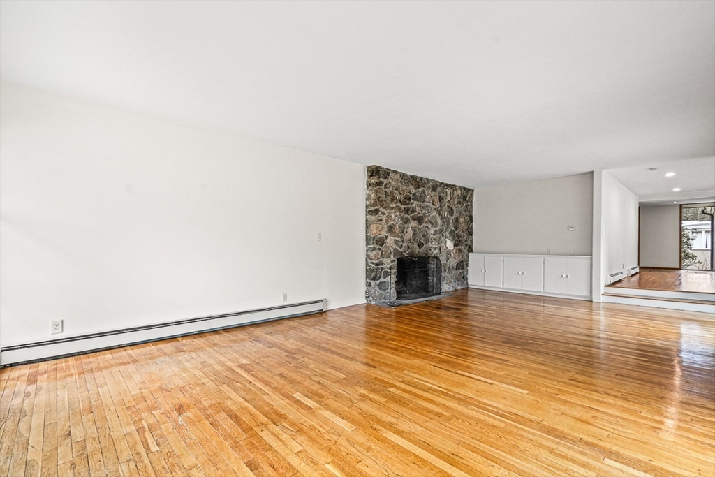 583 Gay St, Westwood