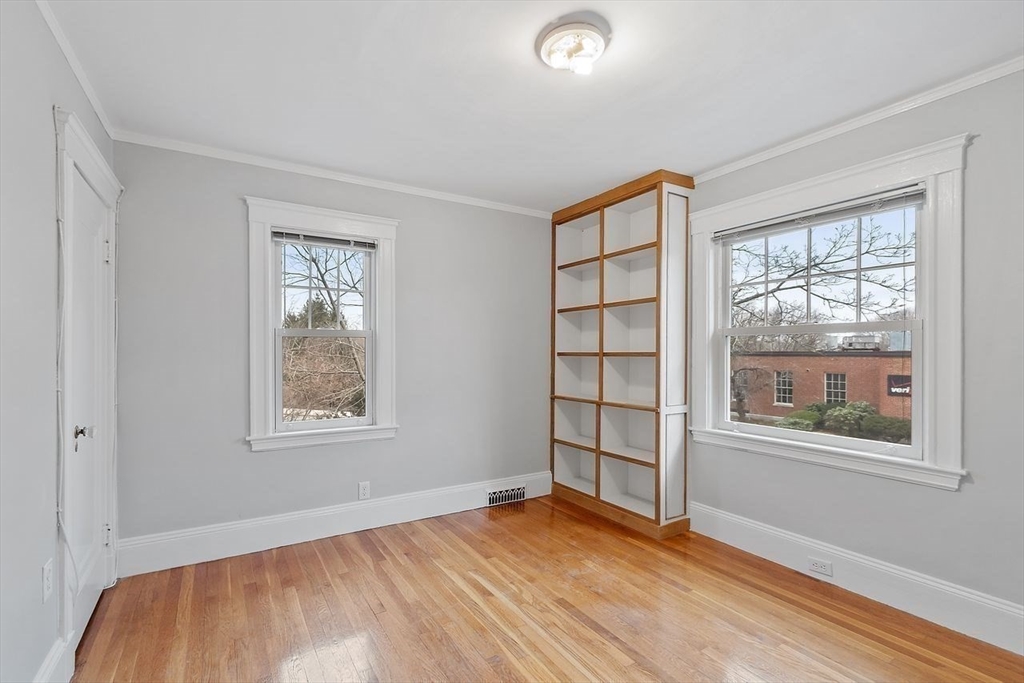 110 Leonard St, Belmont