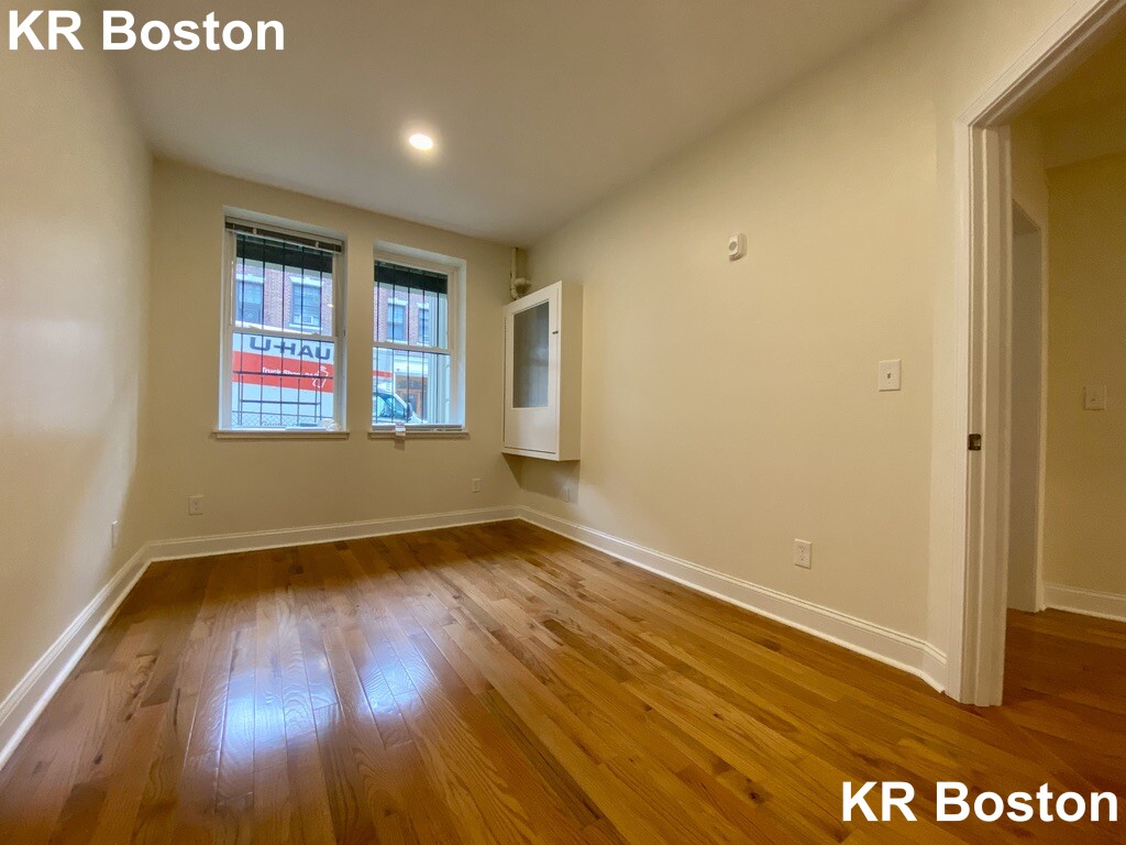 1 bed, 1 bath apartment for rent at 134 Sutherland Rd Unit A, Brighton — photo 2 of 6