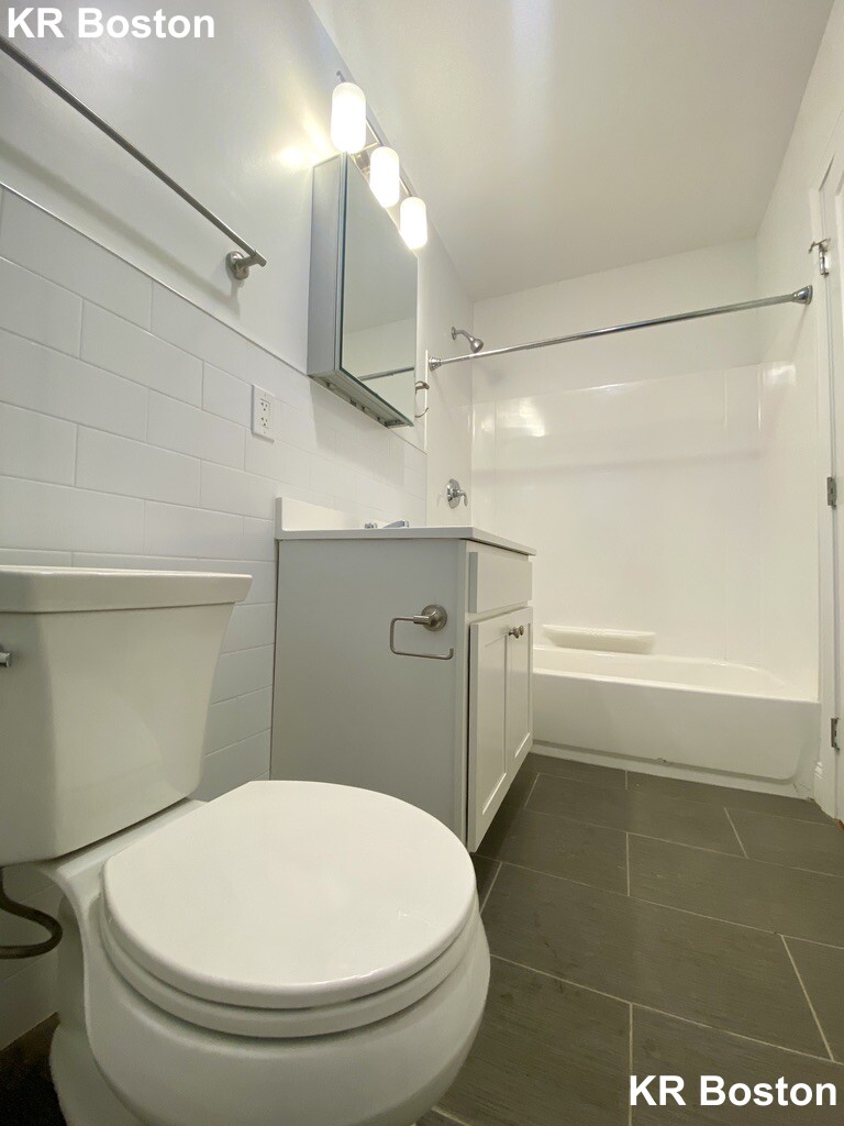 1 bed, 1 bath apartment for rent at 134 Sutherland Rd Unit A, Brighton — photo 3 of 6