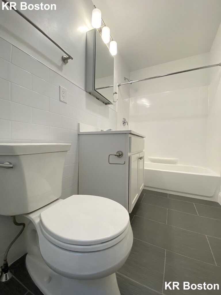 1 bed, 1 bath apartment for rent at 123 Sutherland Rd Unit C.., Brighton — photo 4 of 4