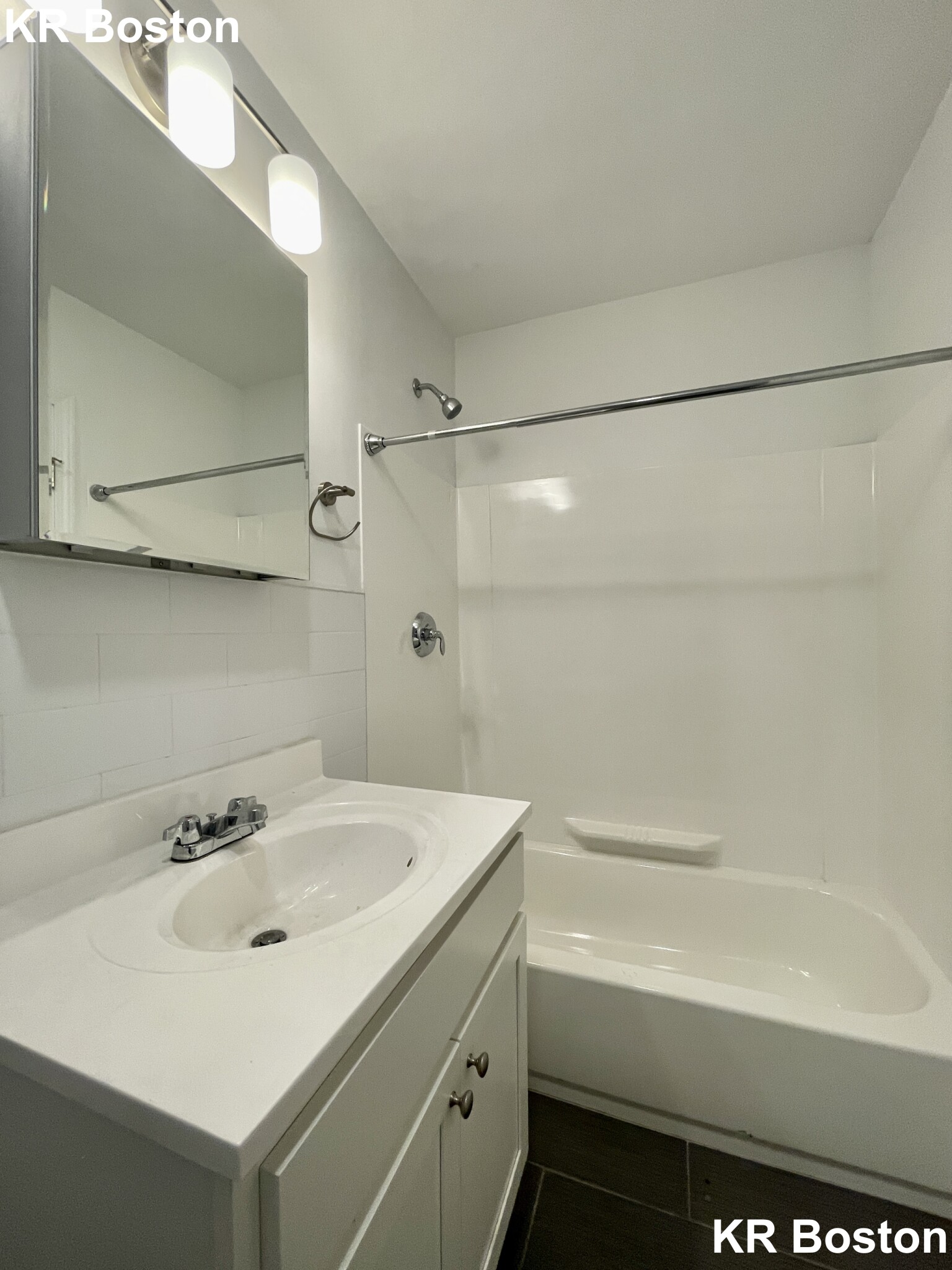 1 bed, 1 bath apartment for rent at 123 Sutherland Rd Unit A., Brighton — photo 2 of 6