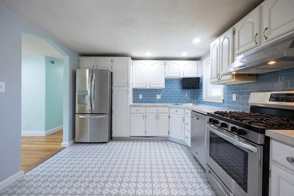 22 Suffolk Rd, Sharon