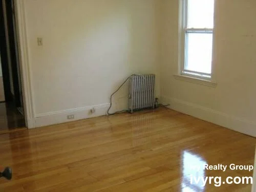 28 Commonwealth Rd, Watertown