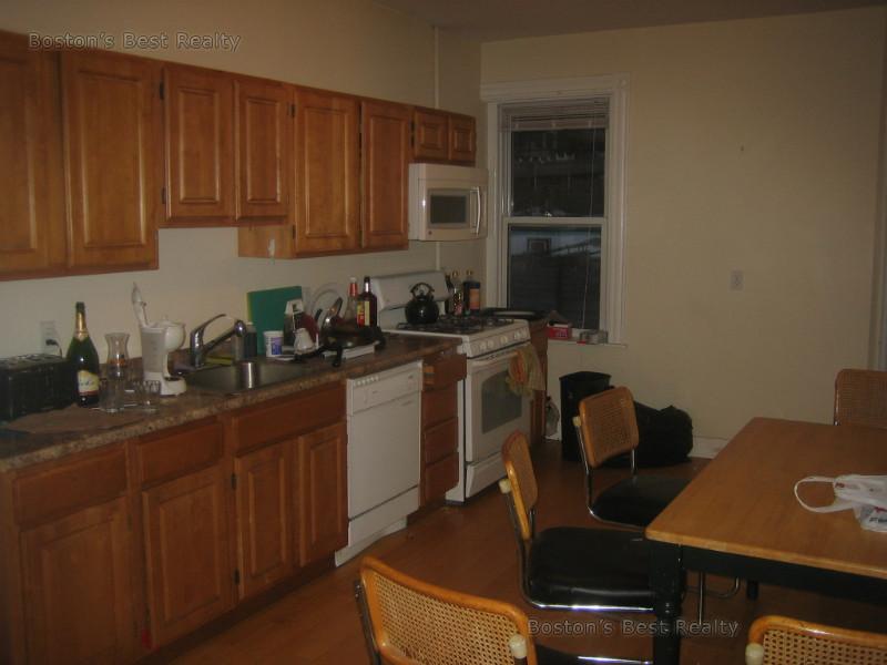 4 bed, 1 bath apartment for rent at 22 Strathmore Rd Unit 2, Coolidge Corner — photo 3 of 8