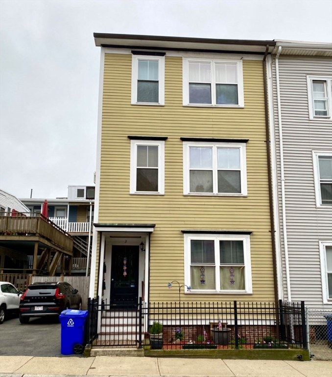 3 Leeds St, South Boston