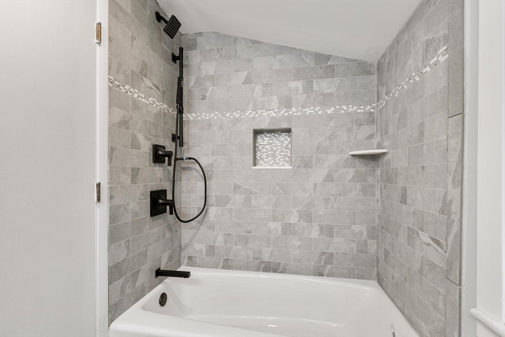 1 Martin Rd, Wellesley