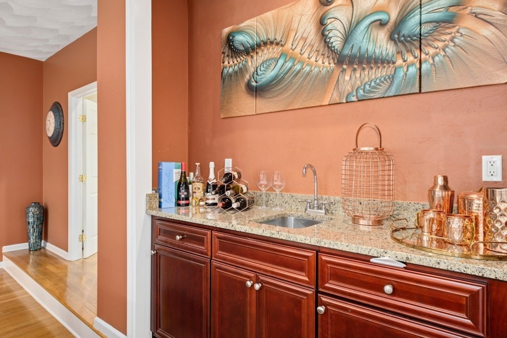 2 Arrowhead Ln, Westborough