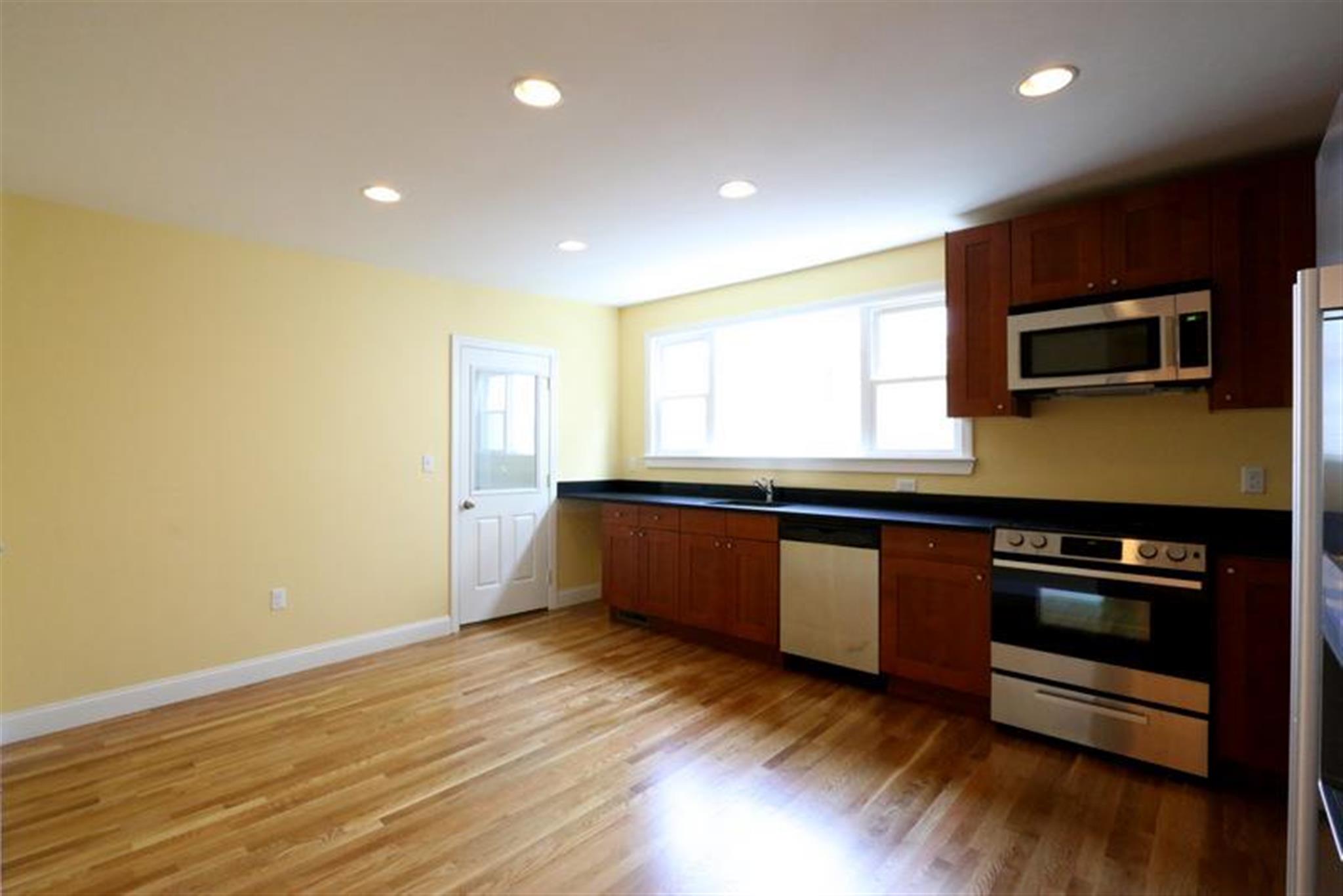 3 bed, 2 bath apartment for rent at 38 Medord Unit 1, Medford — photo 2 of 20