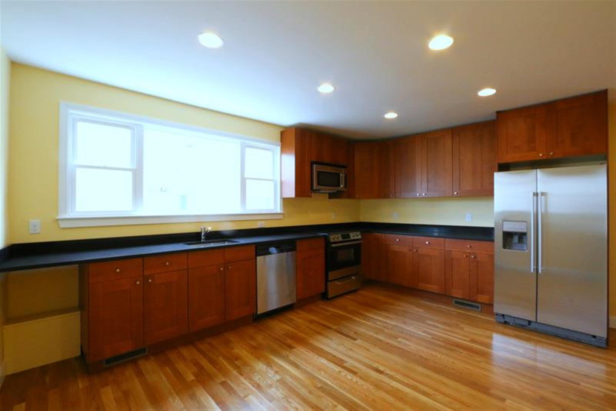 3 bed, 2 bath apartment for rent at 38 Medord Unit 1, Medford — photo 3 of 20