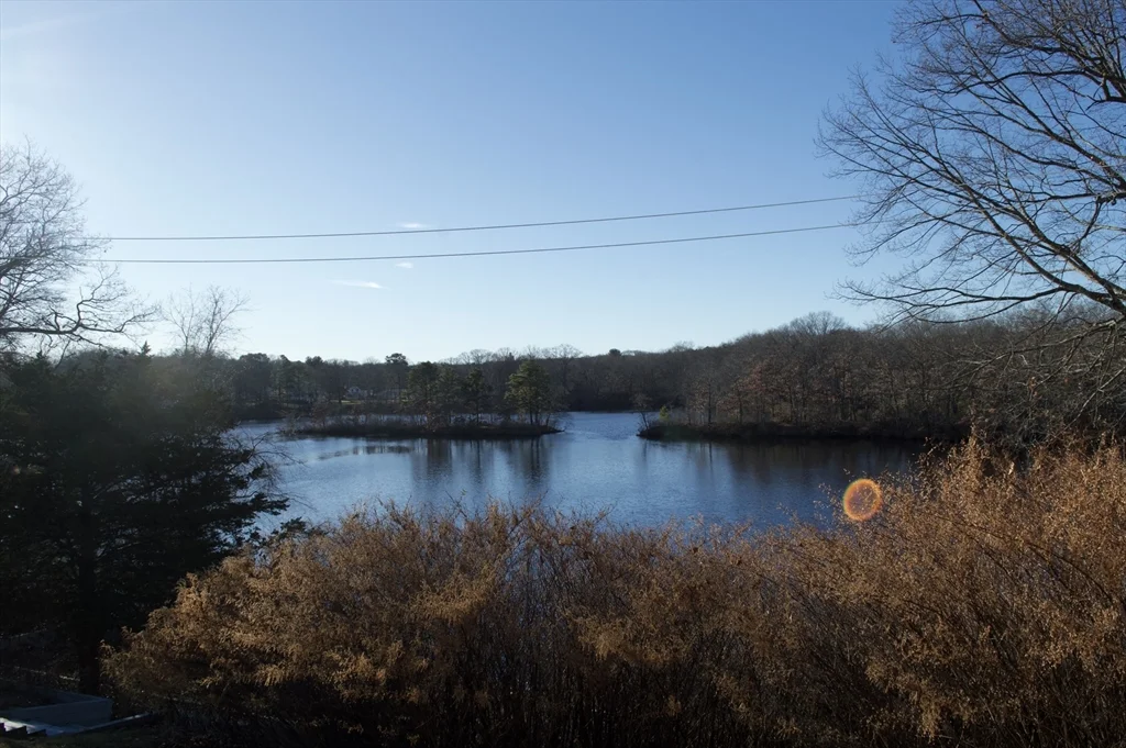 78 Edgewater Dr, Blackstone