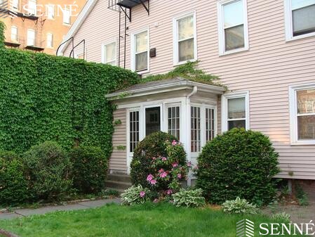 898 Massachusetts Ave, Riverside