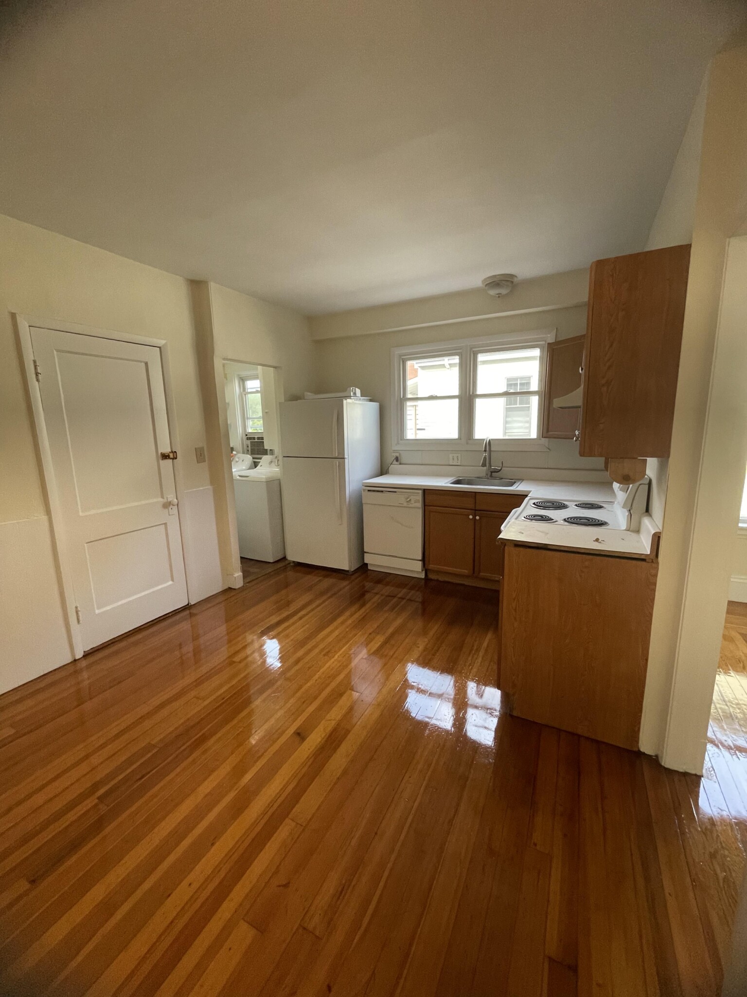 5 bed, 2 bath apartment for rent at 17 Egerton Rd Unit 1A, Arlington — photo 8 of 16