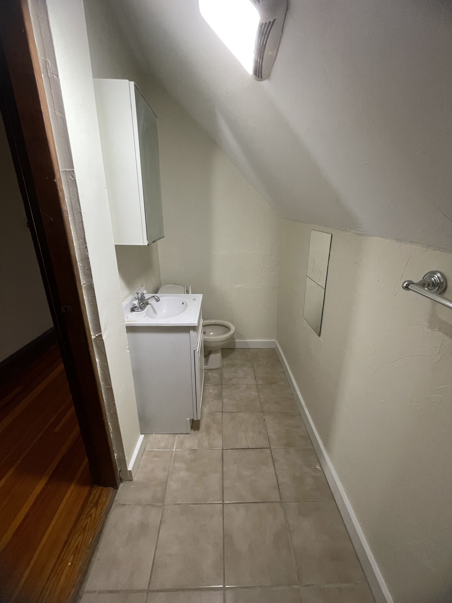 5 bed, 2 bath apartment for rent at 17 Egerton Rd Unit 1A, Arlington — photo 14 of 16