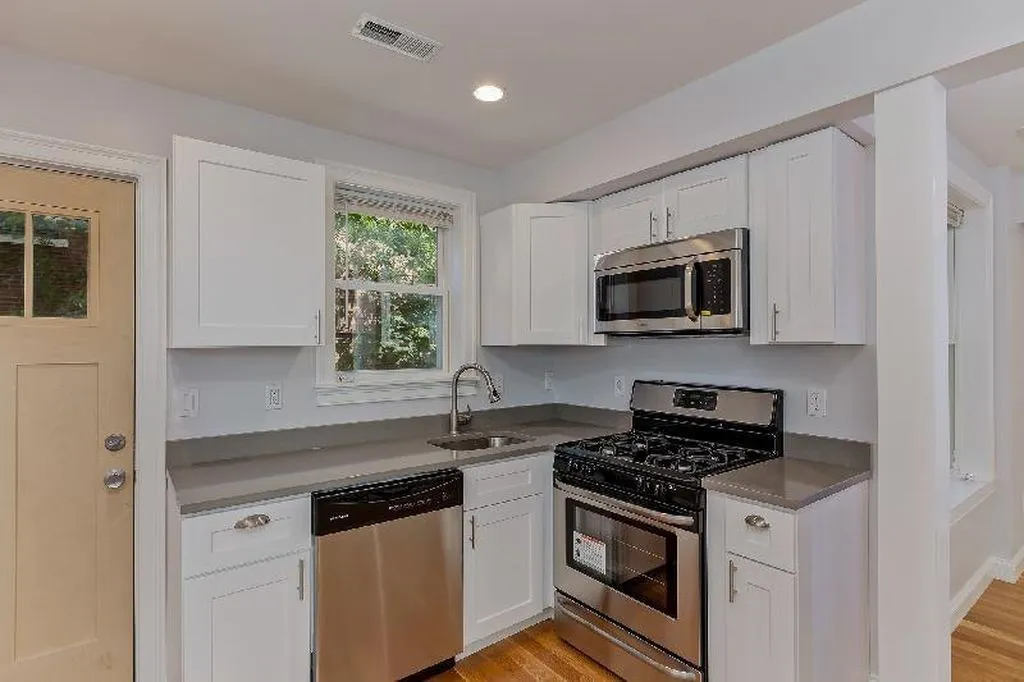 721 Parker St, Mission Hill