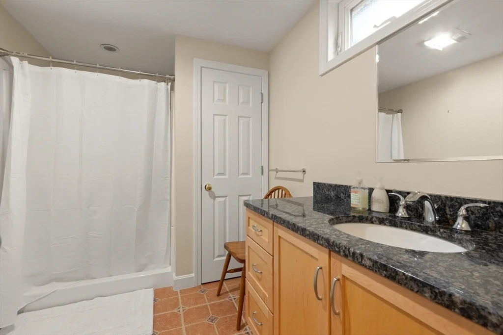 25 Saddle Club Rd, Lexington