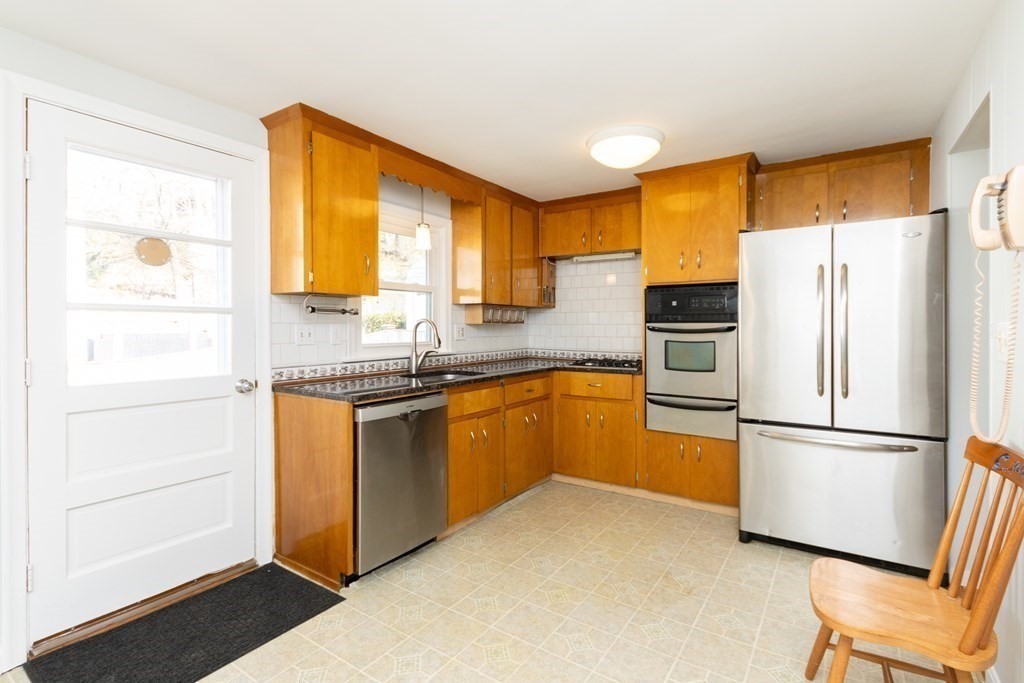 548 Poplar St, Roslindale