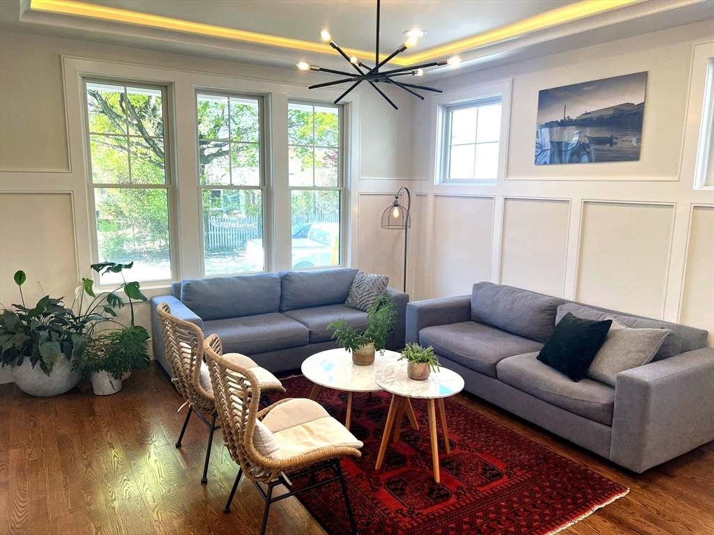 19 Shute Path, Newton Center