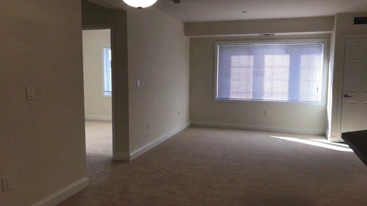 1 bed, 1 bath apartment for rent at 122 Edgemere Rd Unit 4, West Roxbury — photo 1 of 4