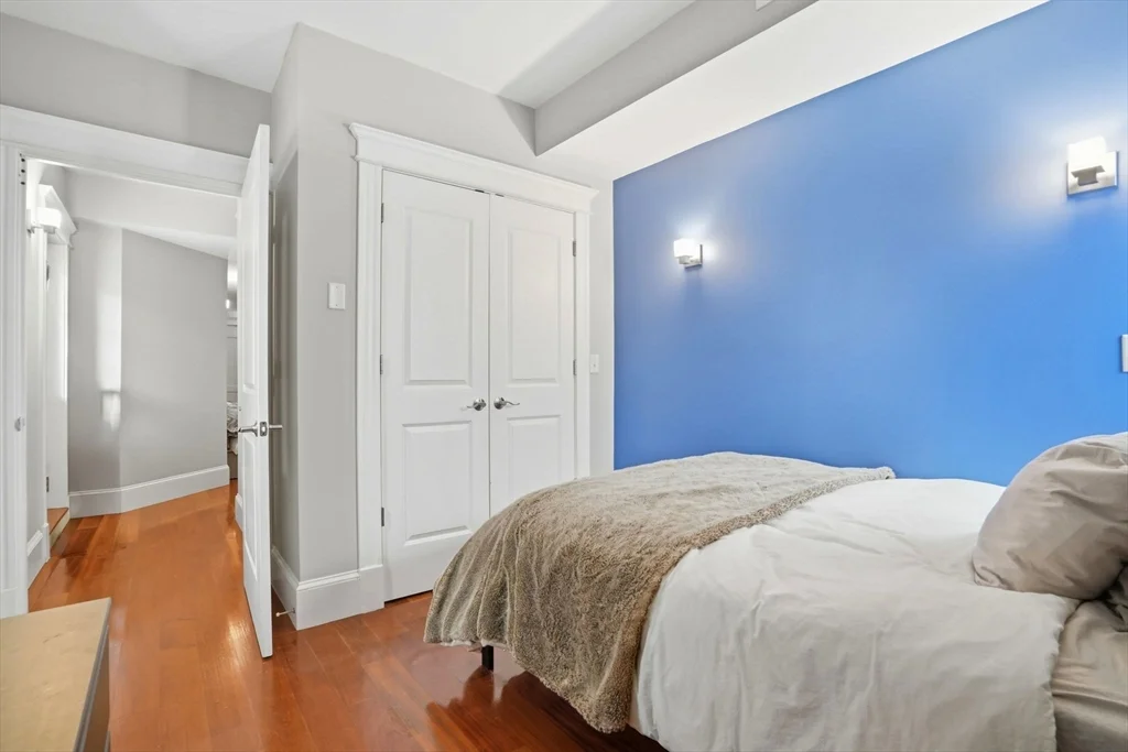 17 Gates, South Boston