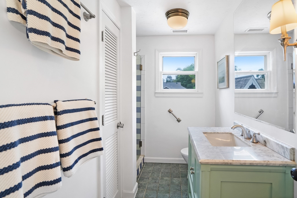 155 Skiff Ave, Tisbury