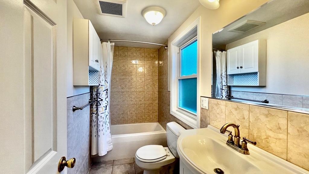 16 Miller Stile Rd, Quincy Center