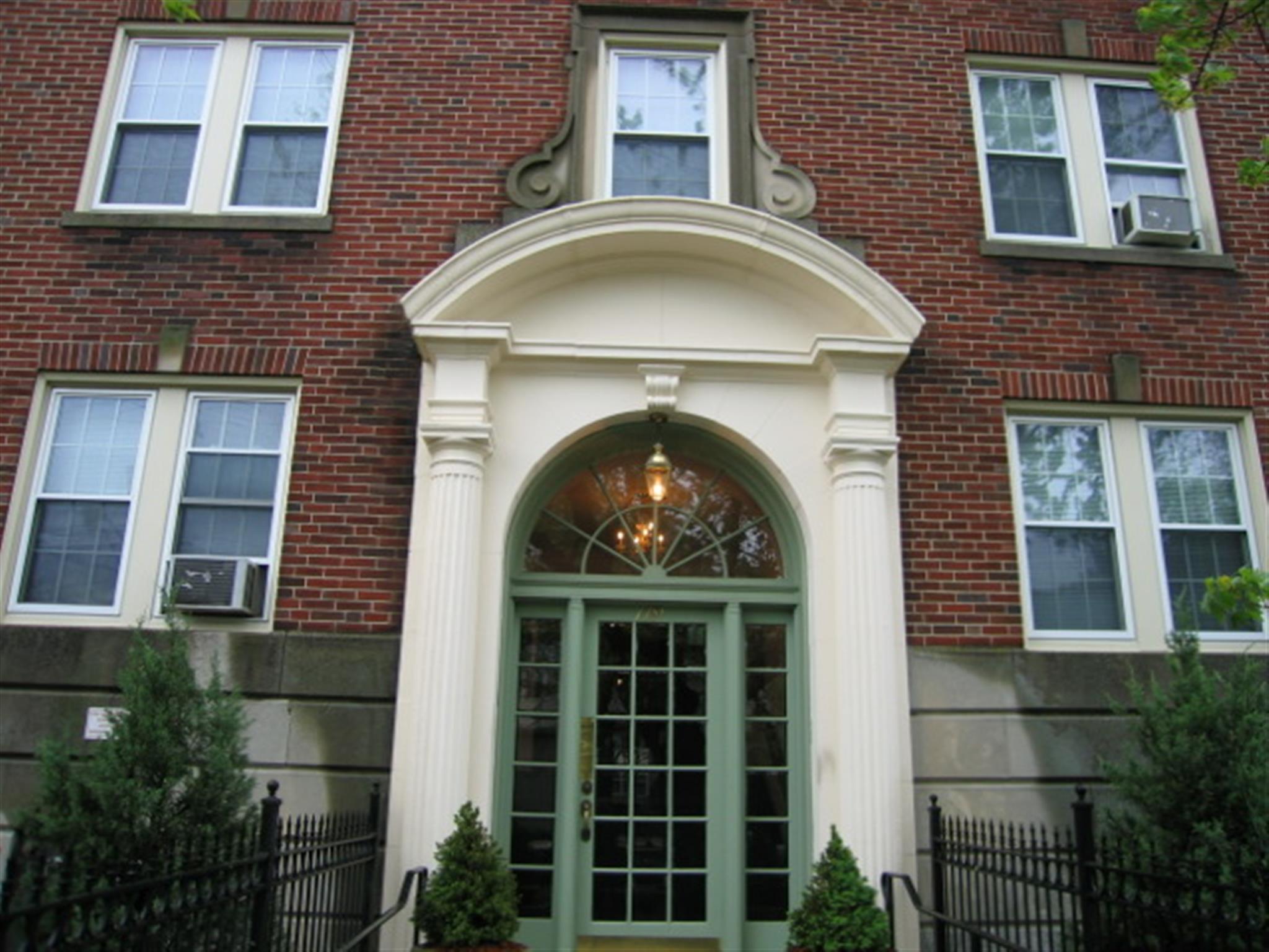 2 bed, 1 bath apartment for rent at 119 College, Davis Square — photo 1 of 13