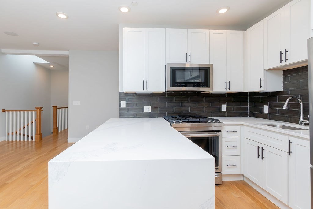 53 Lexington St, Boston