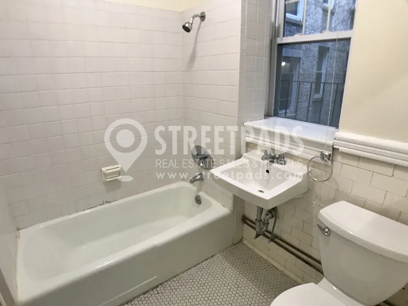 27 Park Dr, Fenway