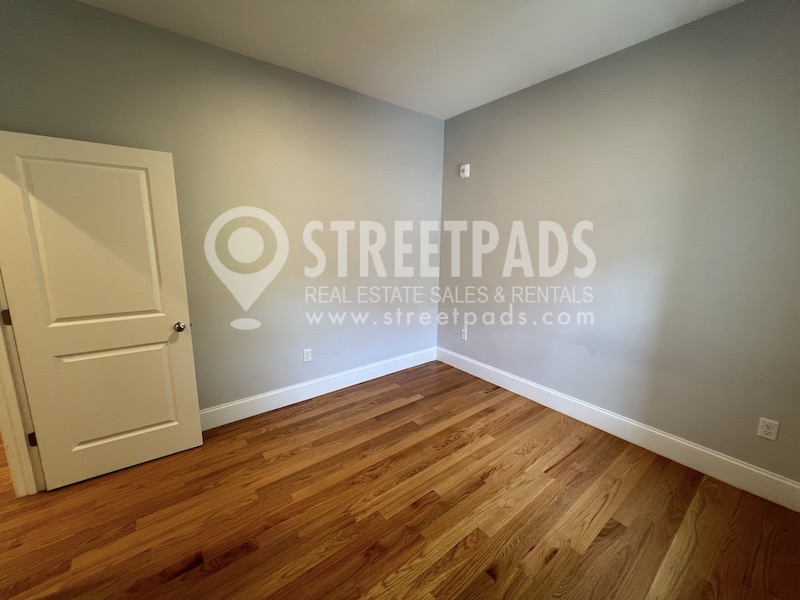 8 Islington St, Allston