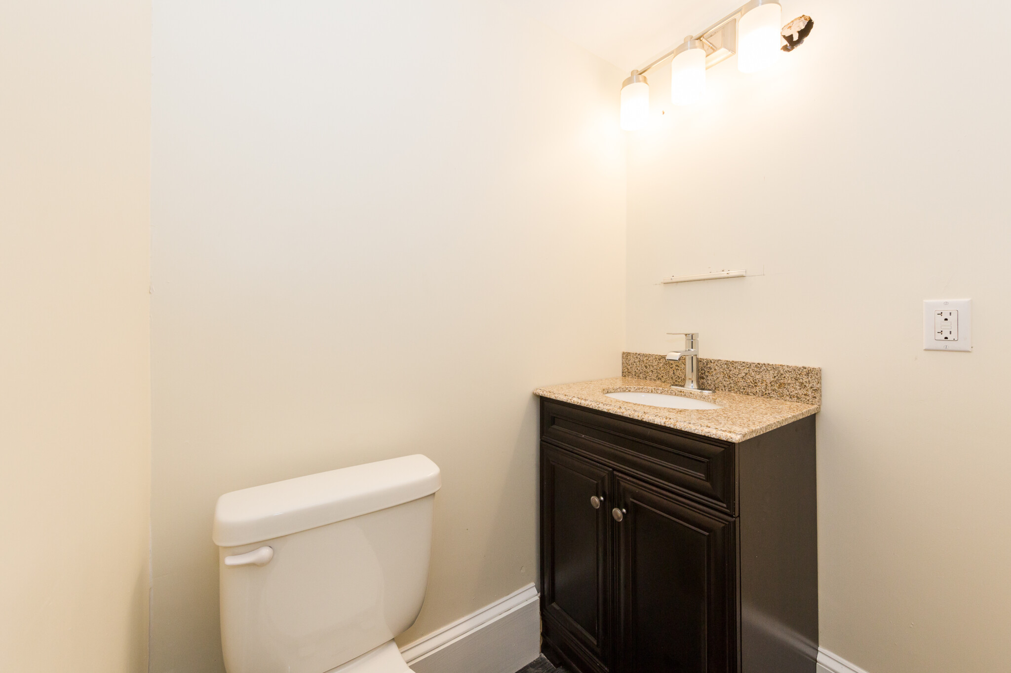 6 bed, 4+ bath apartment for rent at 126 Monument St Unit 1, West Medford — photo 4 of 27