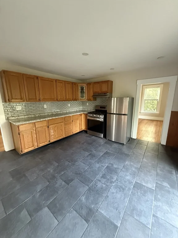 319 Canton Sr, Fitchburg