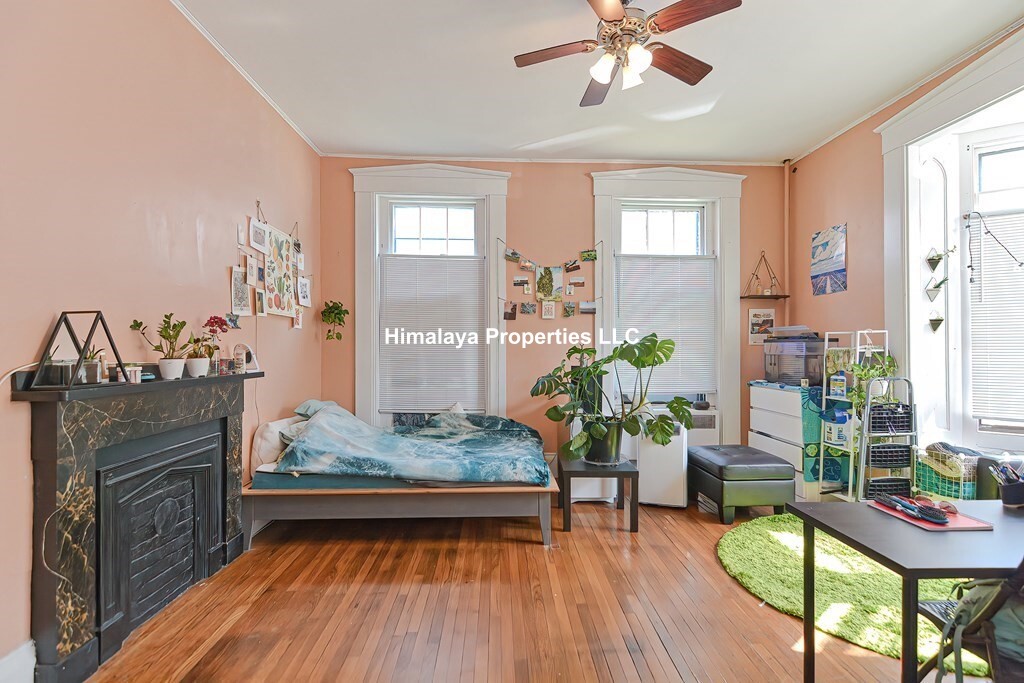 139 Hillside St, Mission Hill