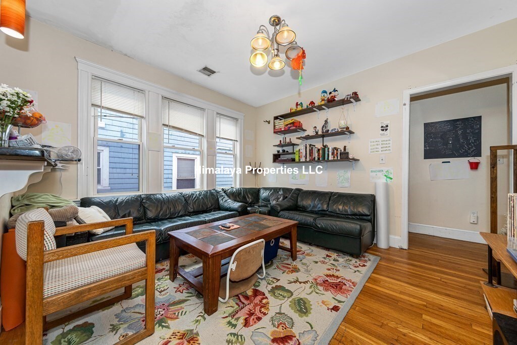 222-224 Calumet St, Mission Hill