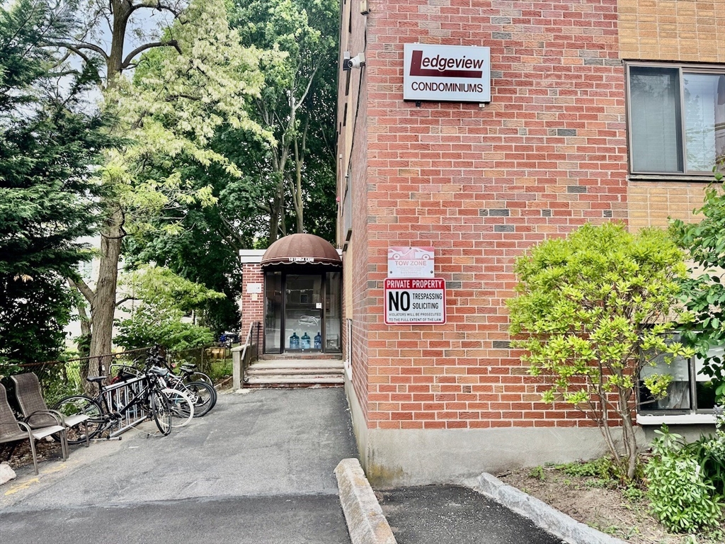 10 Linda Ln, Dorchester