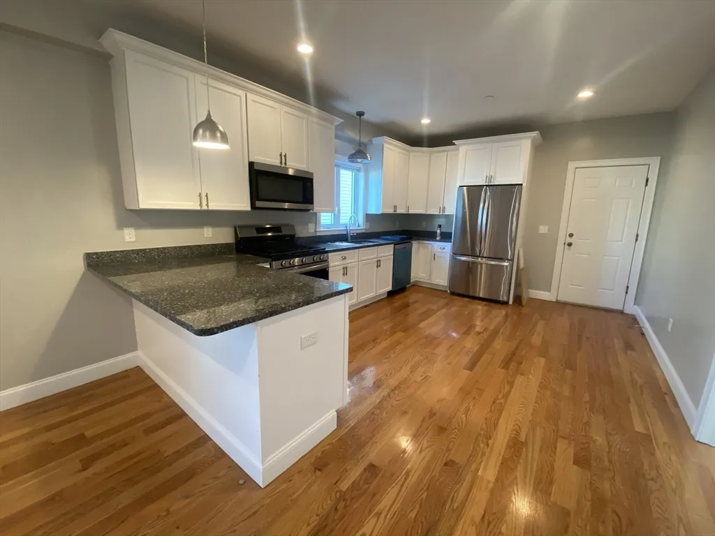 17 Maywood St, Roxbury