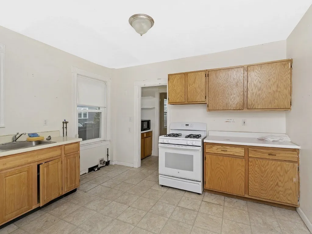 29 Appleton St, North Quincy