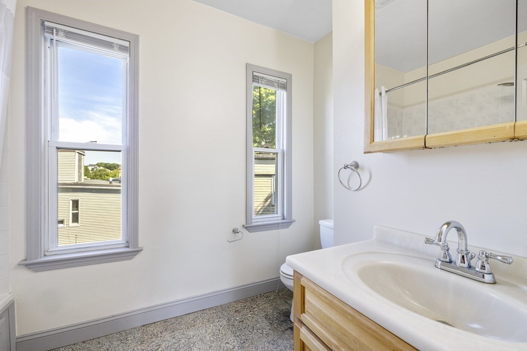 3 bed, 1 bath apartment for rent at 127 Marcella St Unit 3, Roxbury — photo 4 of 13