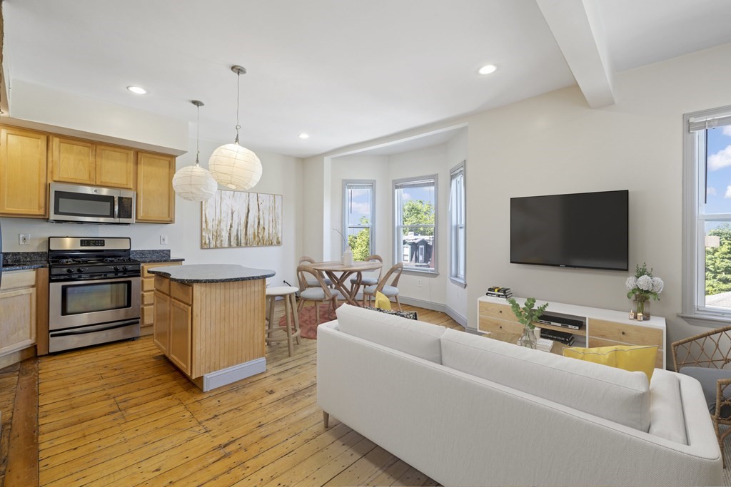 3 bed, 1 bath apartment for rent at 127 Marcella St Unit 3, Roxbury — photo 2 of 13
